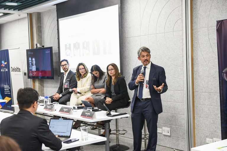 Legal managers from PepsiCo, IBM, Bayer, Uber, Xiaomi and other leading companies share best practices at Foro Gerencias Legales 49 IMG_5904